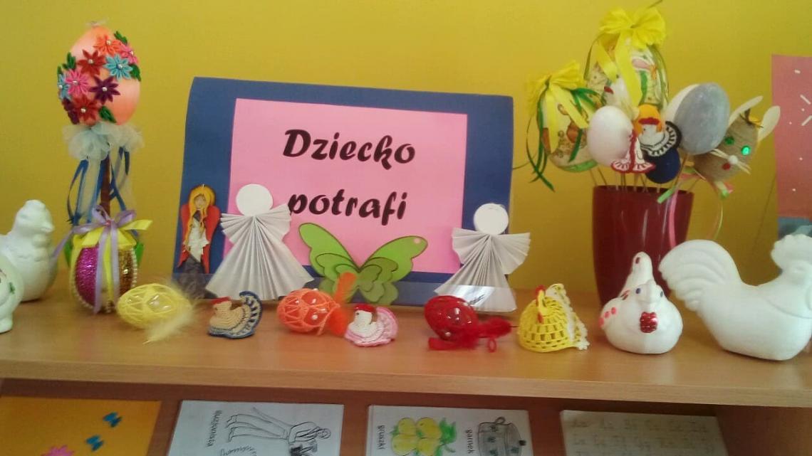 Ozdoby wielkanocne wykonane na warsztatach w bibliotekach na terenie Gminy Białogard