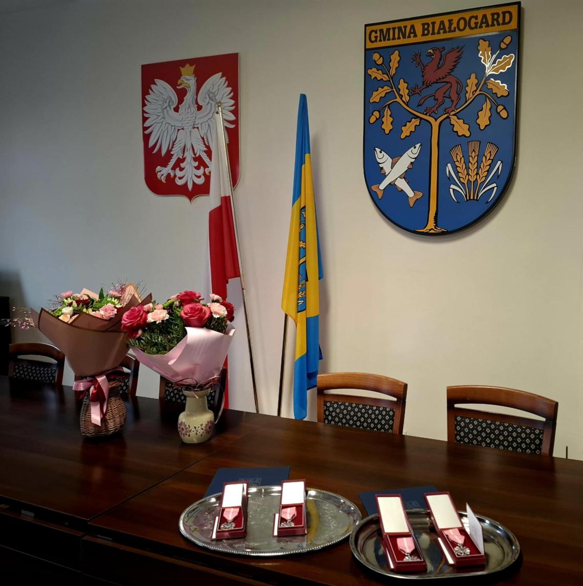 1.	Dekoracja salo konferencyjnej w Urzędzie Gminy Białogard