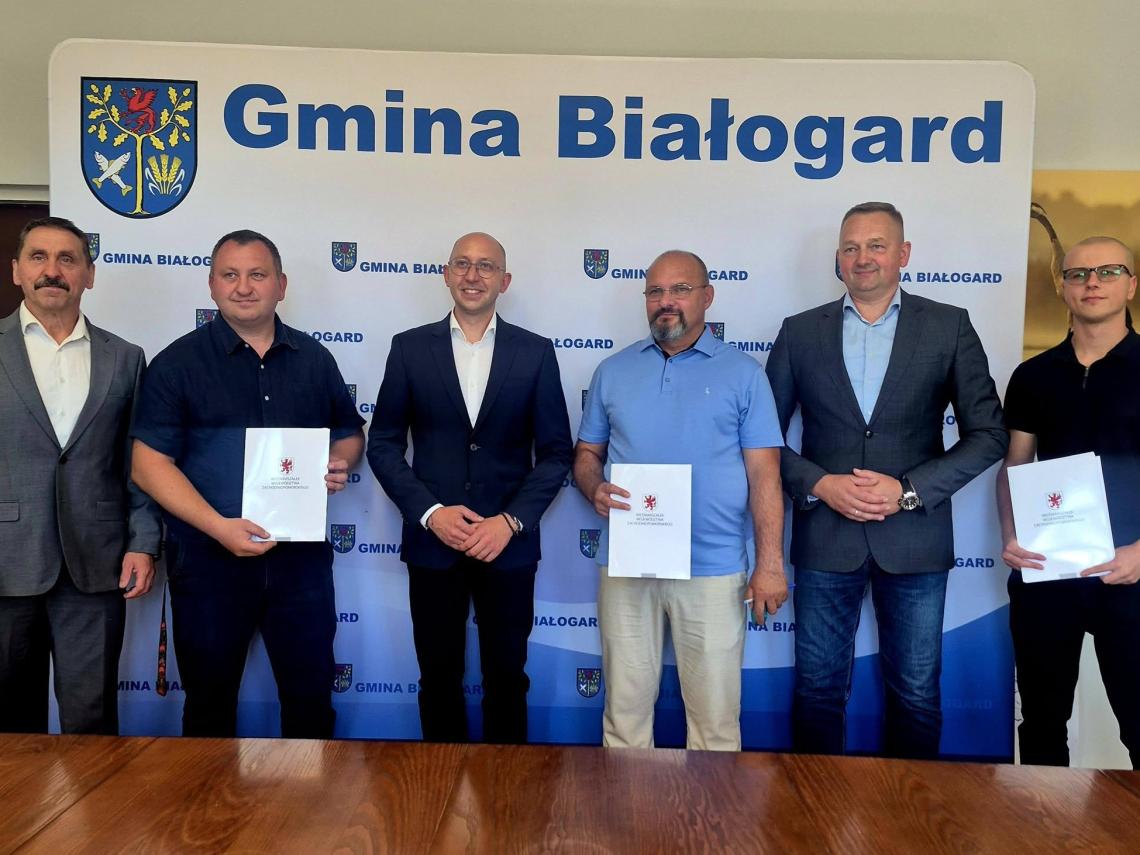 Zdjęcie grupowe Wicemarszałka, Wójta, Zastępcy Wójta, Sołtysów