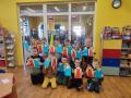 Grupa 5 i 6-latków z miejscowej szkoły na lekcji bibliotecznej w bibliotece w Stanominie (3)